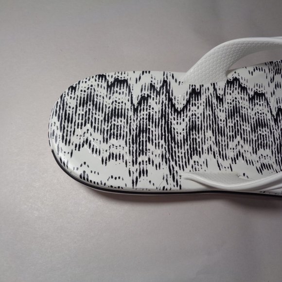 Crocs Size 10 CROCBAND CARDIO WAVE FLIP White Black Sandals New Men\'s Shoes main image 11